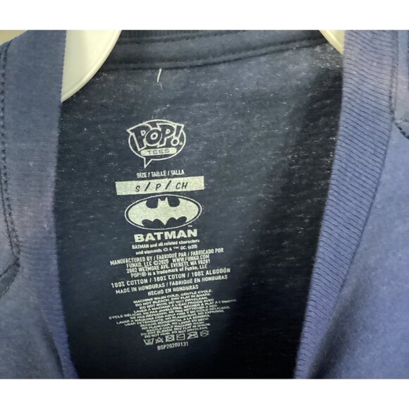 Boys' DC Comics Batman T-Shirt with Mini Funko POP Small - Picture 3 of 3